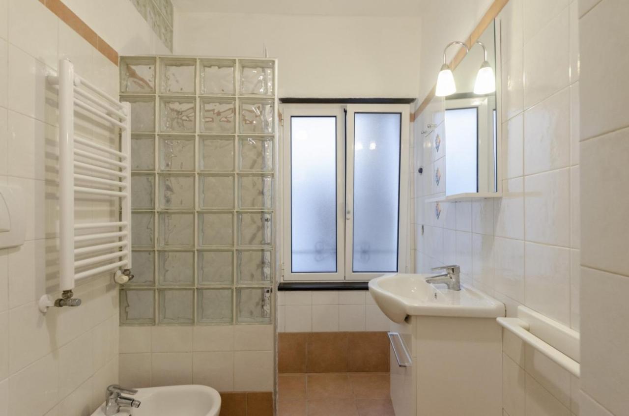 Joivy Warm Family Flat For 9, Near Porto Antico Apartment Genoa Ngoại thất bức ảnh